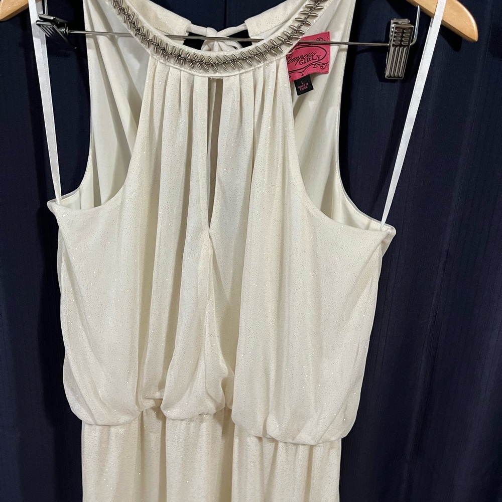 Elegant White Sleeveless Dress